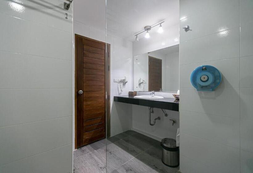 اتاق استاندارد سه نفره, Grand Ratchapruek