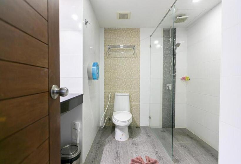 اتاق استاندارد سه نفره, Grand Ratchapruek