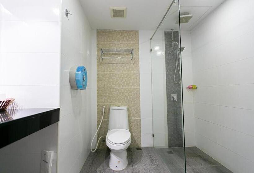 اتاق استاندارد سه نفره, Grand Ratchapruek