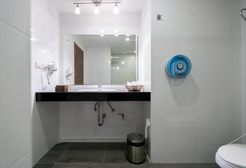 اتاق استاندارد سه نفره, Grand Ratchapruek