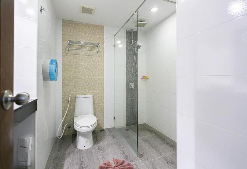 اتاق استاندارد سه نفره, Grand Ratchapruek