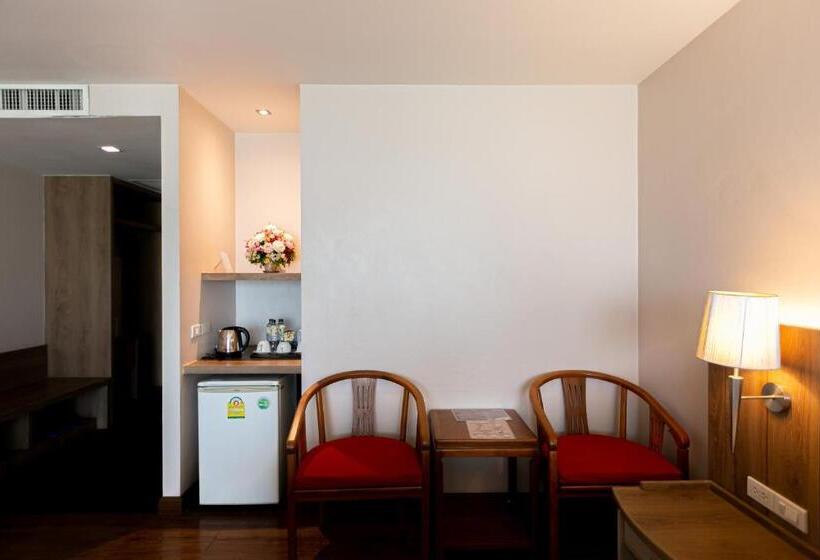 اتاق استاندارد سه نفره, Grand Ratchapruek