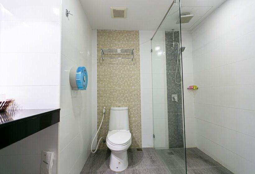 اتاق استاندارد سه نفره, Grand Ratchapruek