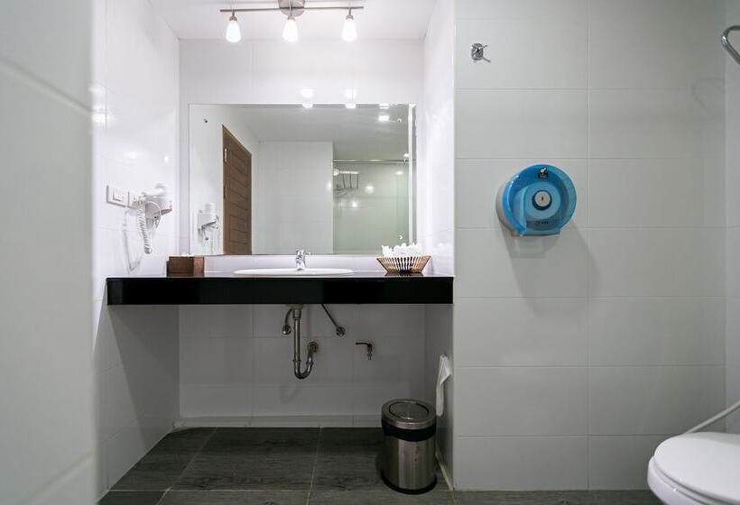 اتاق استاندارد سه نفره, Grand Ratchapruek