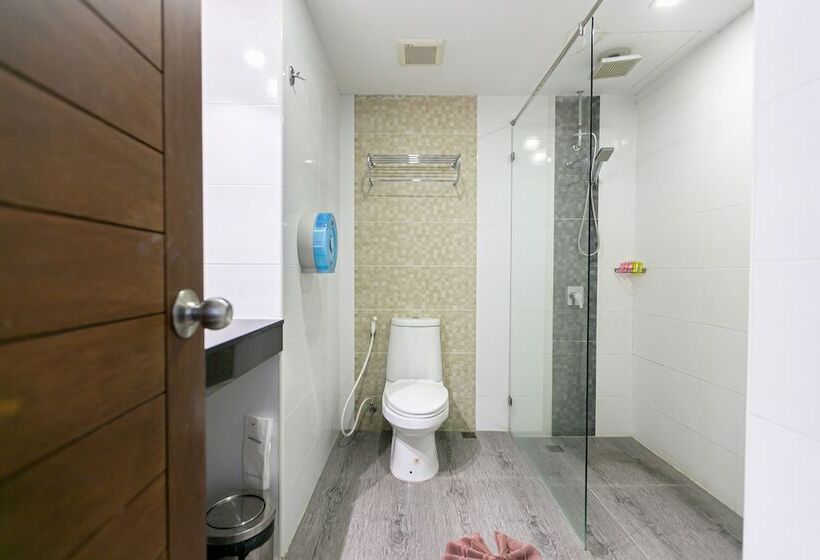 اتاق استاندارد سه نفره, Grand Ratchapruek