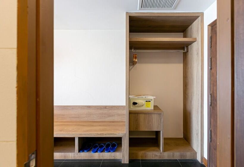 اتاق استاندارد سه نفره, Grand Ratchapruek