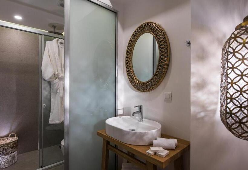 스위트 킹사이즈 침대, Omiros Boutique Hotel   Adults Only