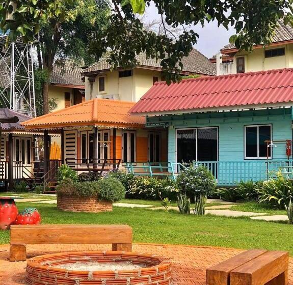 발코니 디럭스 룸, Revolution Hostel Pai