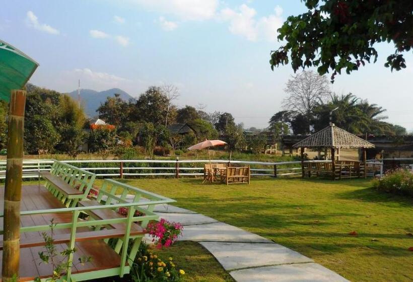 Номер Deluxe с Балконом, Revolution Hostel Pai