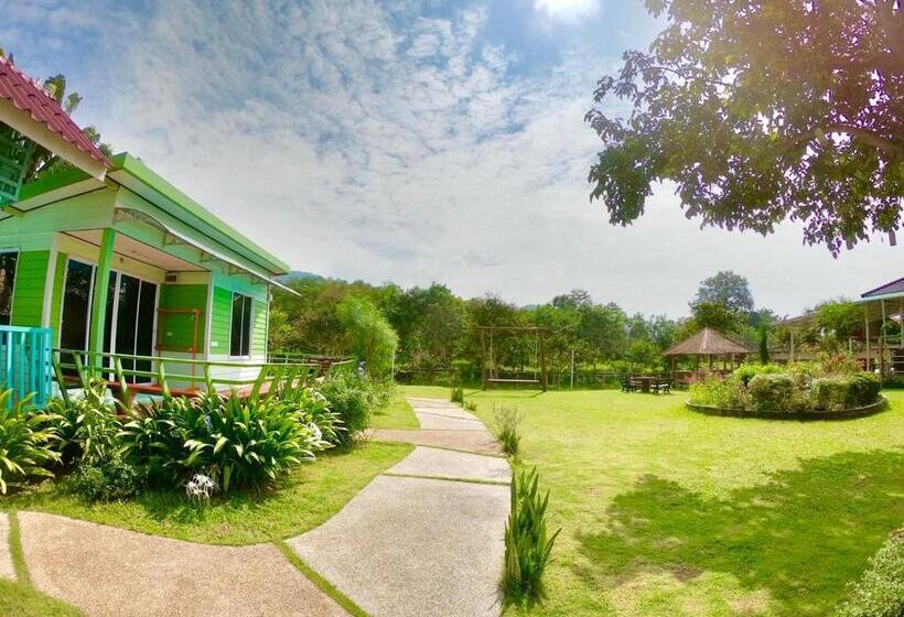 Номер Deluxe с Балконом, Revolution Hostel Pai