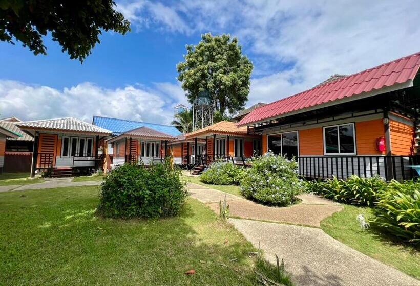 Номер Deluxe с Балконом, Revolution Hostel Pai