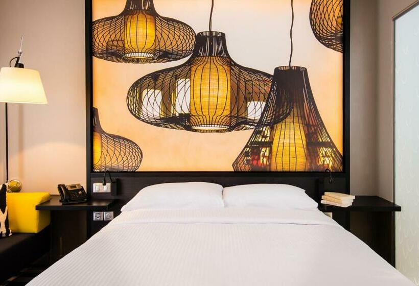 اتاق سوپریور با چشمانداز دریا, Simon