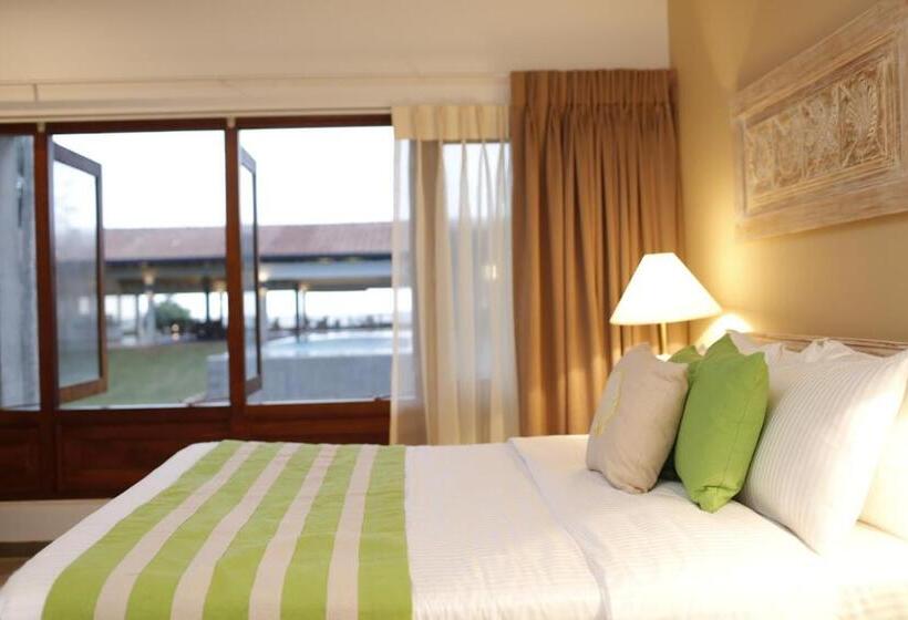 غرفة ديلوكس مطلّة علي البحر, The Beach Boutique