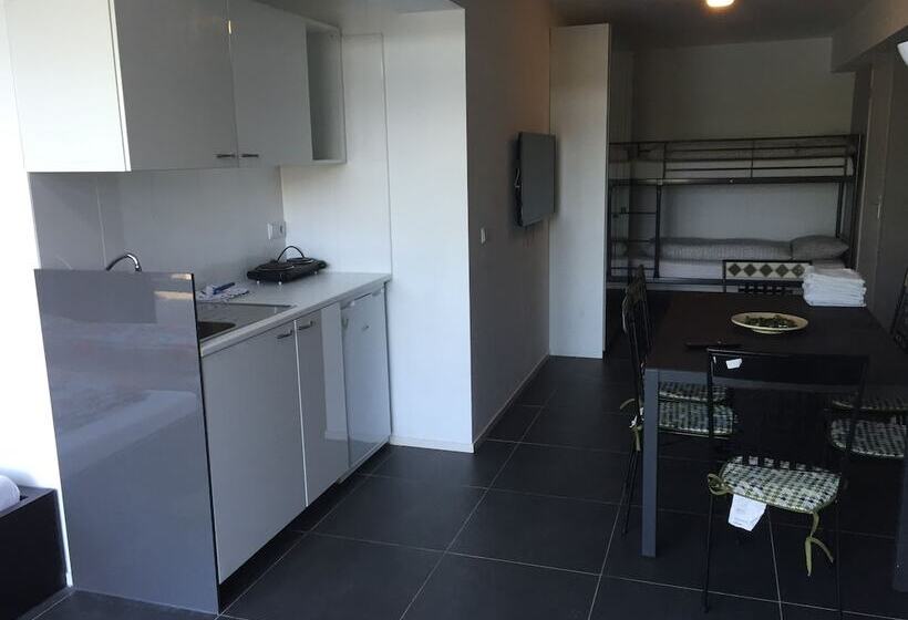 סטודיו דלוקס, Hostel Lakeside