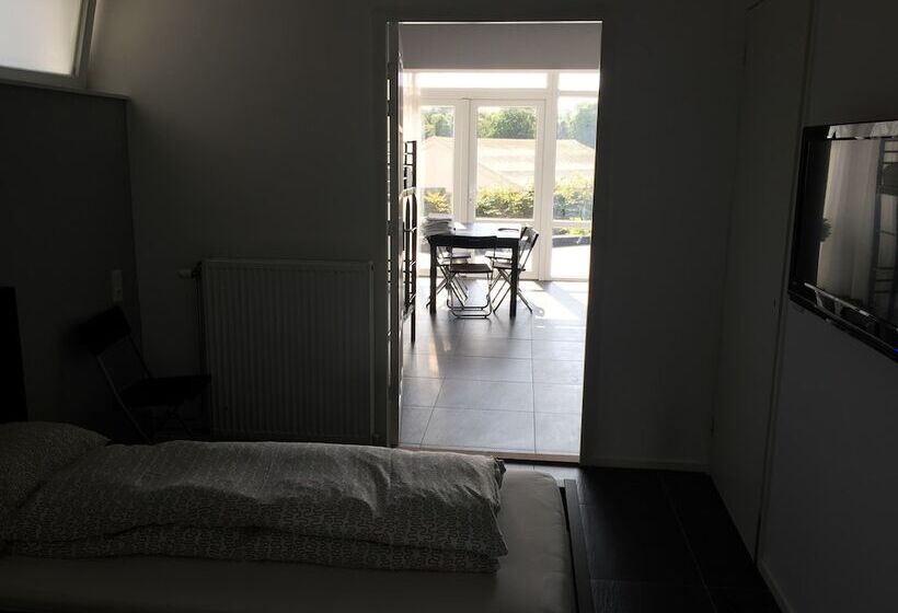 סטודיו דלוקס, Hostel Lakeside