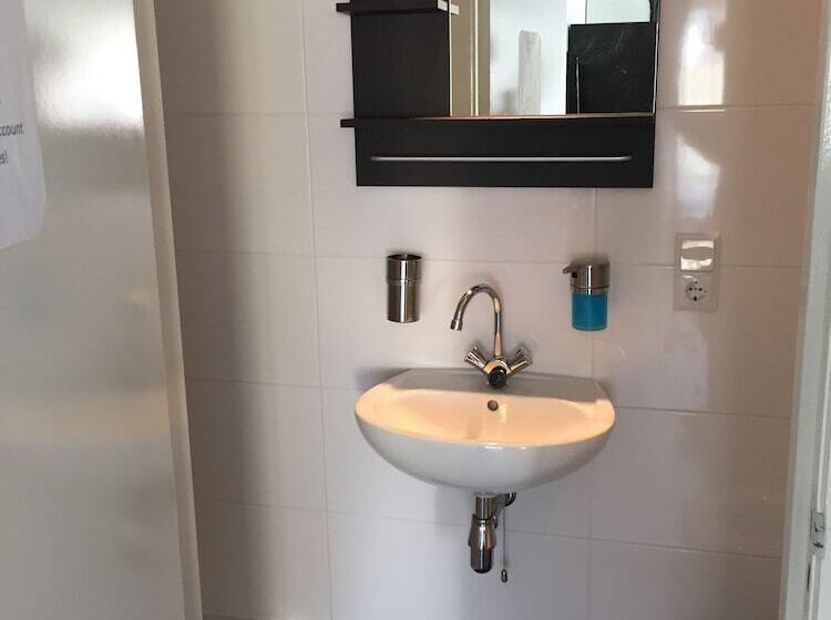 חדר סופריור לארבעה, Hostel Lakeside