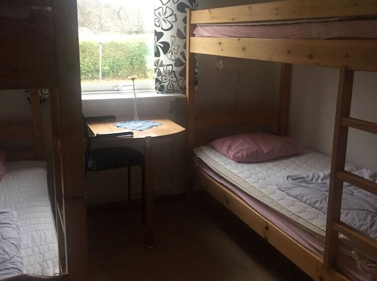 Четырехместный номер эконом класса с общей ванной комнатой, Nyckelbo Vandrarhem