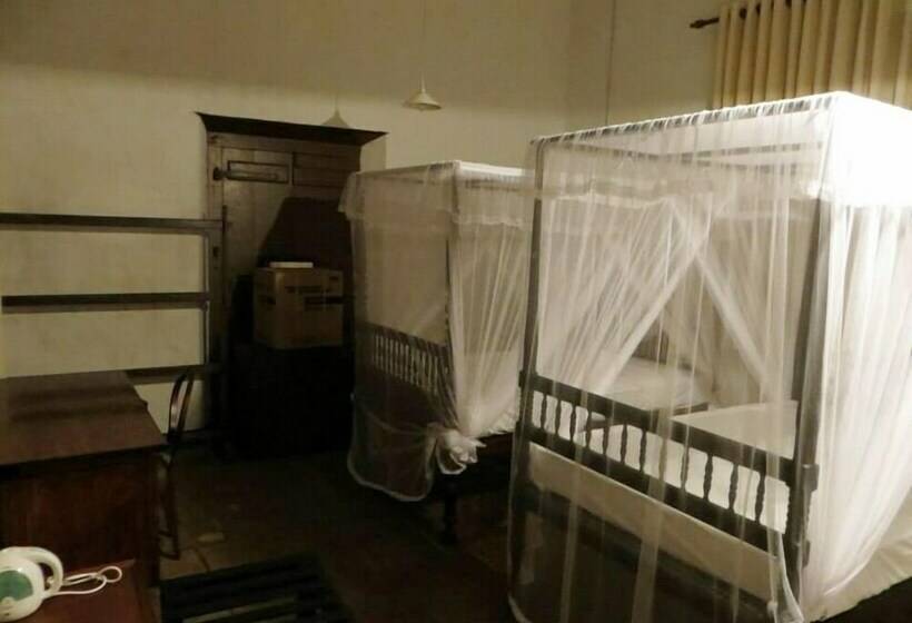 Camera Standard, Atapattu Walawwa Galle