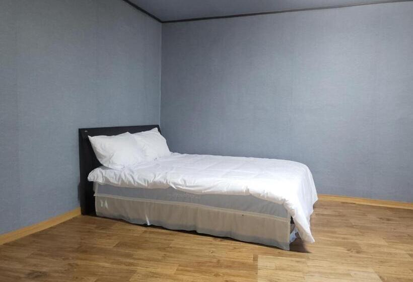 Номер Superior, Songwol Park