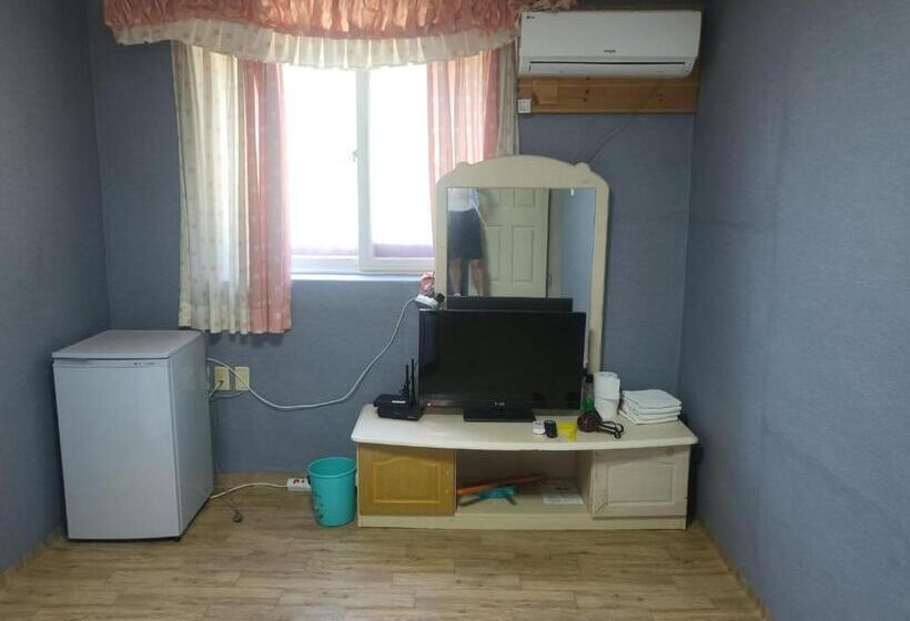 Quarto Estandar, Songwol Park