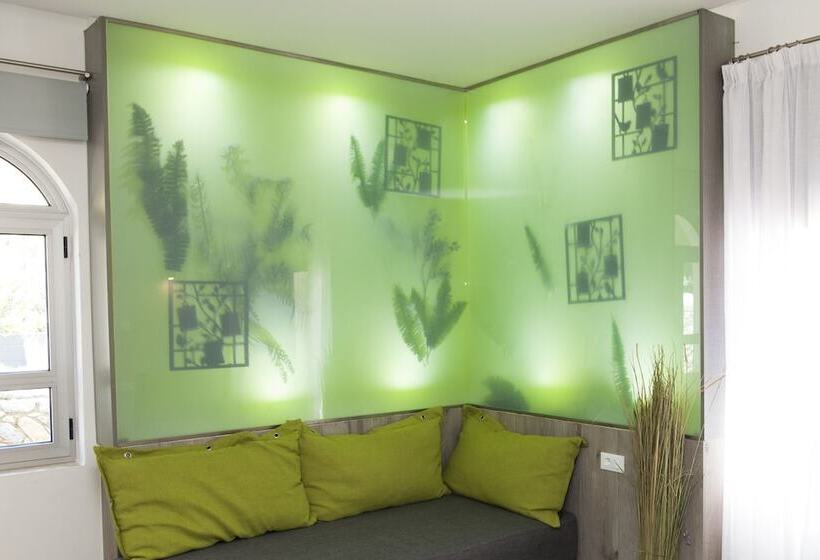 テラス付き1ベッドルームアパートメント, Troulakis Beach