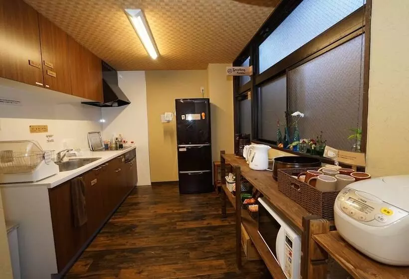 تختخواب در اتاق مشترک, Guest House Ouka