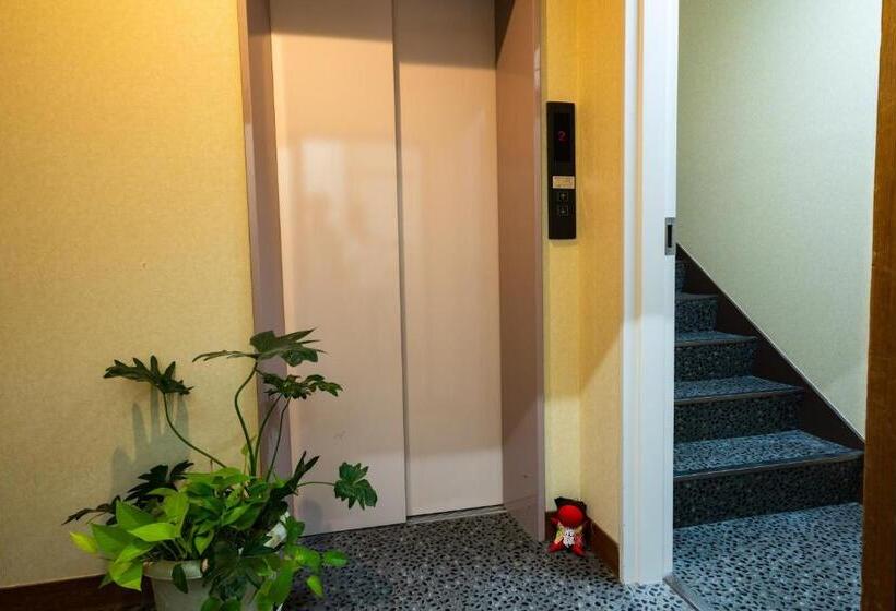 バスルーム共有のトリプルスタンダード, Guest House Ouka