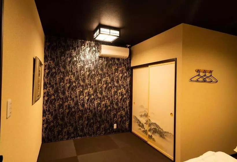 اتاق استاندارد سه تخته با سرویس بهداشتی مشترک, Guest House Ouka