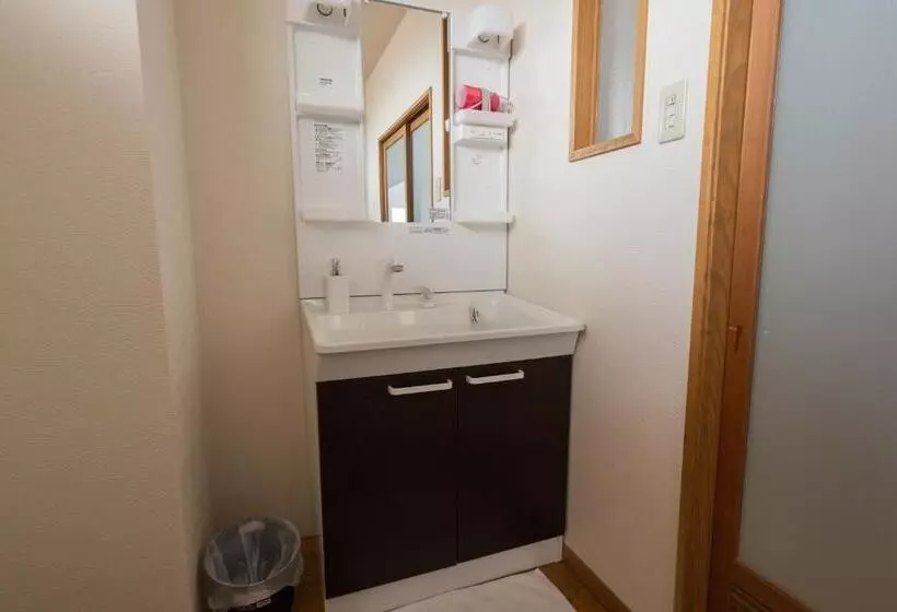 اتاق استاندارد با سرویس بهداشتی مشترک, Guest House Ouka