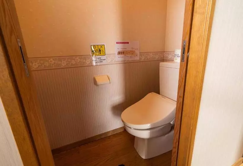اتاق استاندارد چهارنفره با سرویس بهداشتی مشترک, Guest House Ouka