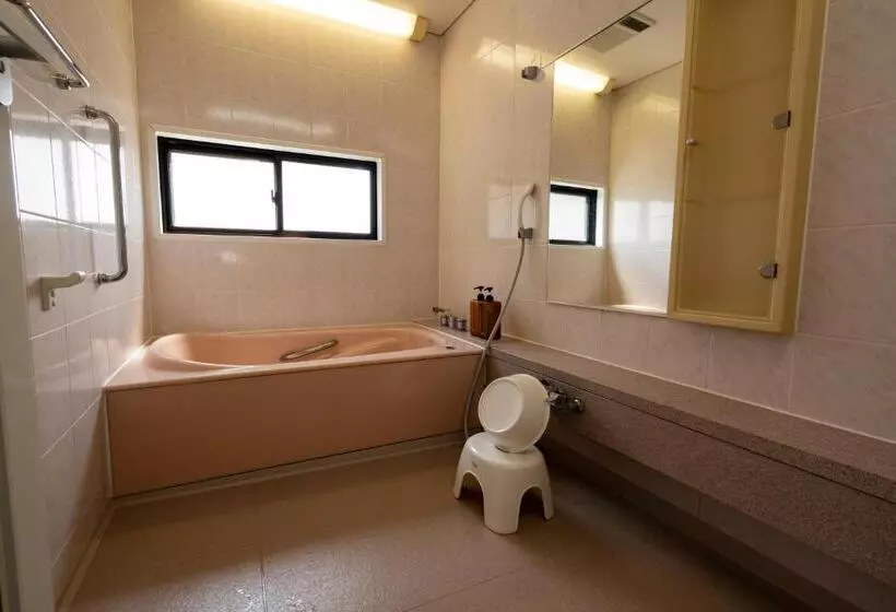اتاق استاندارد چهارنفره با سرویس بهداشتی مشترک, Guest House Ouka