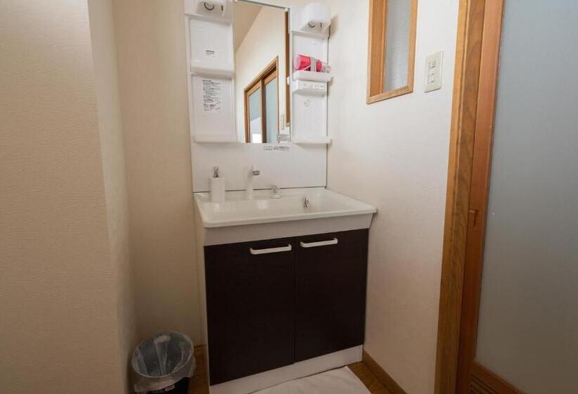 浴室共有スタンダード4人用ルーム, Guest House Ouka