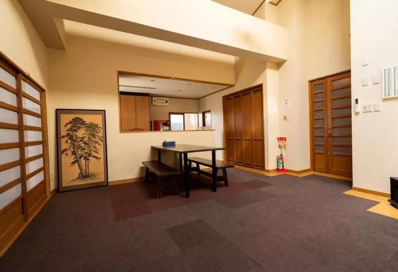 اتاق استاندارد چهارنفره با سرویس بهداشتی مشترک, Guest House Ouka