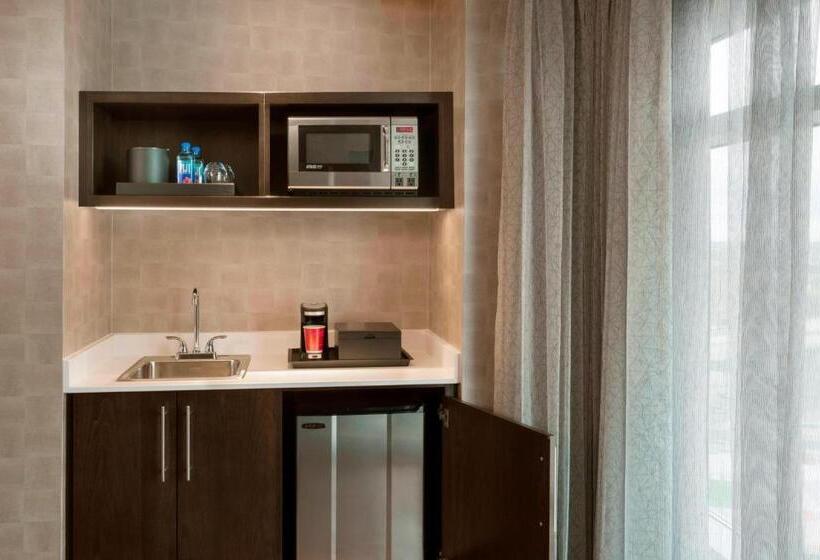 Полулюкс, Buffalo Marriott At Lecom Harborcenter