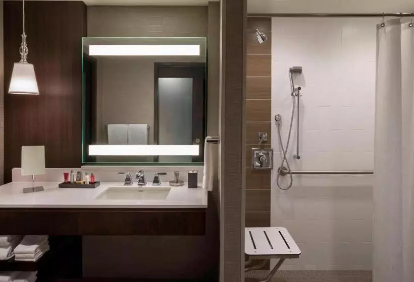 Standard-invahuone King-vuode, Buffalo Marriott At Lecom Harborcenter