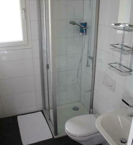 חדר משפחתי, Engel