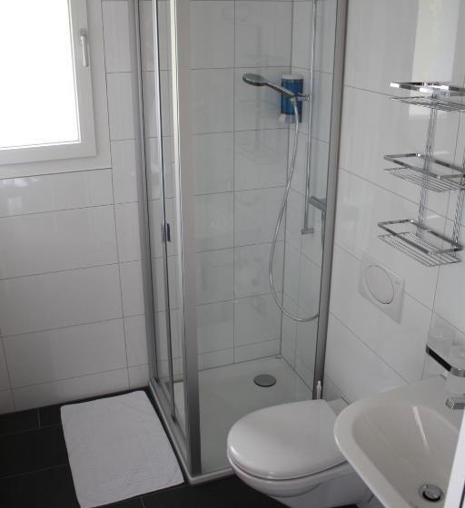 חדר קומפורט, Engel