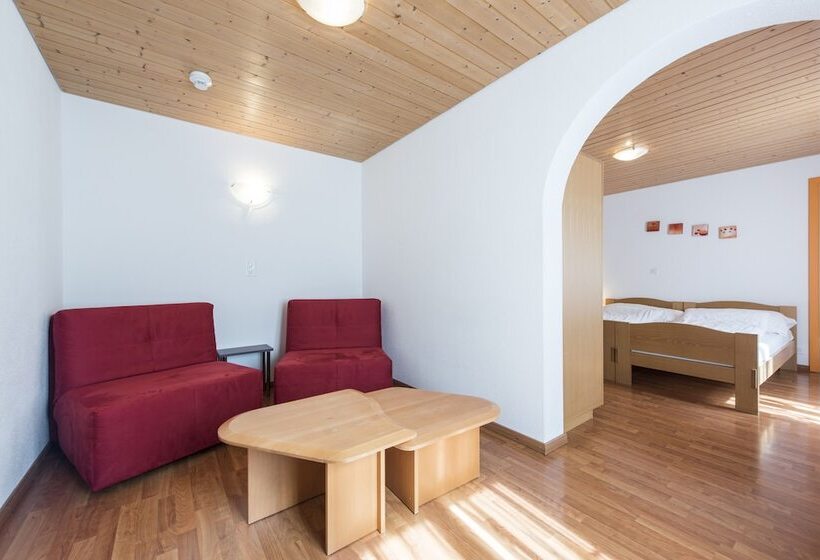 חדר קומפורט, Engel