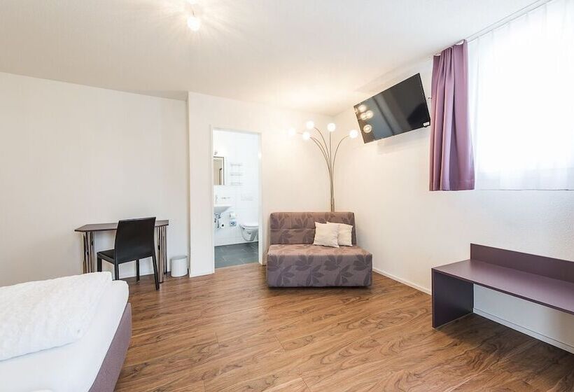 חדר קומפורט, Engel