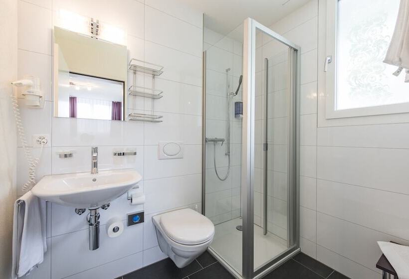 חדר קומפורט, Engel