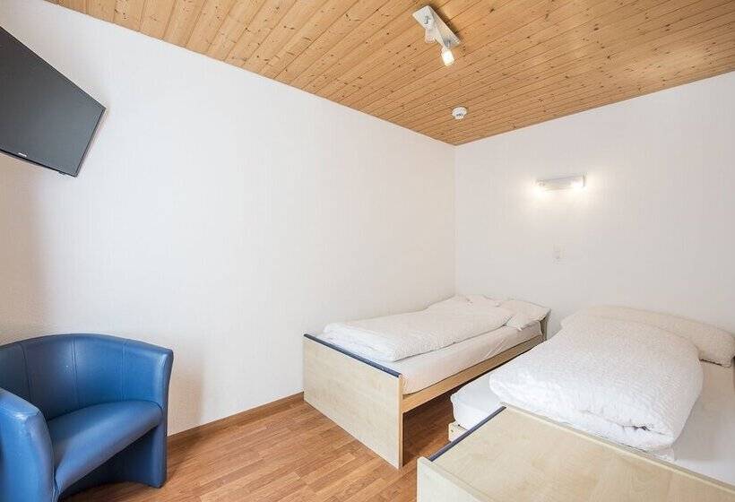 חדר משפחתי, Engel