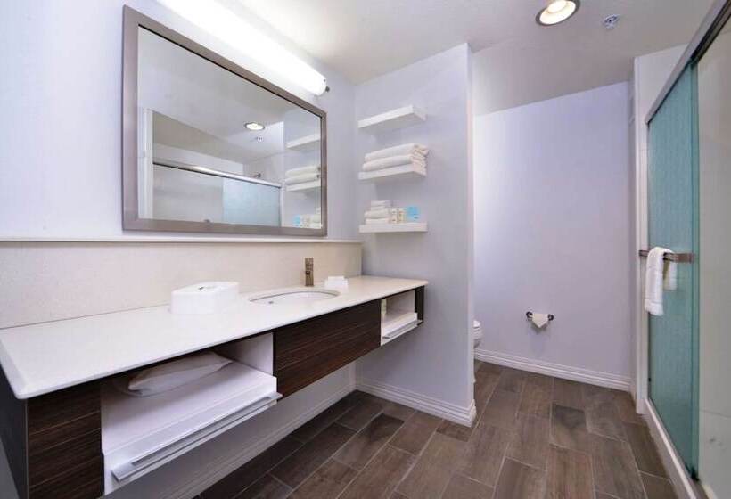 إستوديو قياسى سرير كينج, Hampton Inn Leavenworth