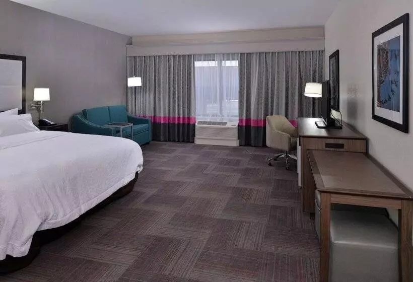 キングサイドベッドのスタンダードワンルーム, Hampton Inn Leavenworth