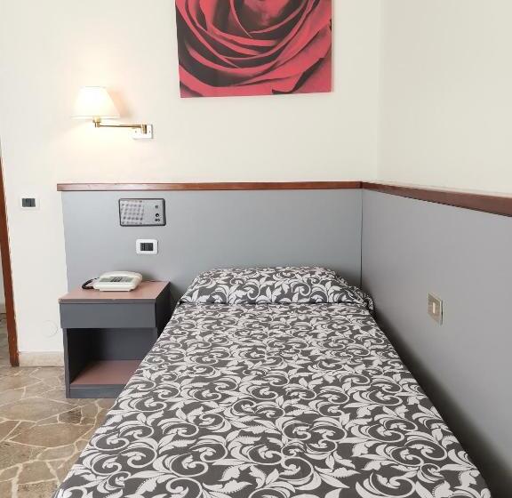 חדר סטנדרט יחיד, H&l