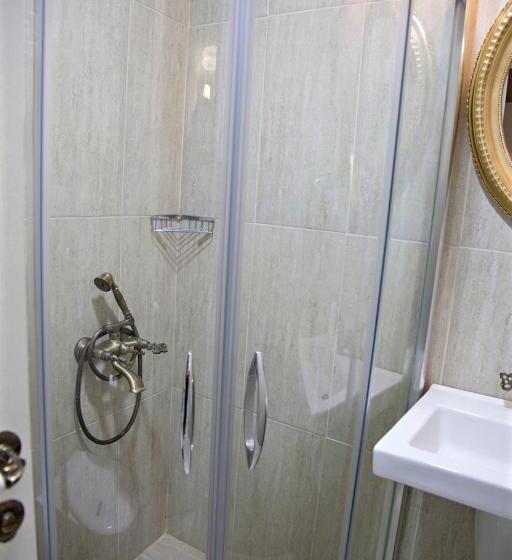 اتاق استاندارد یک نفره, Kadi Konagi Thermal