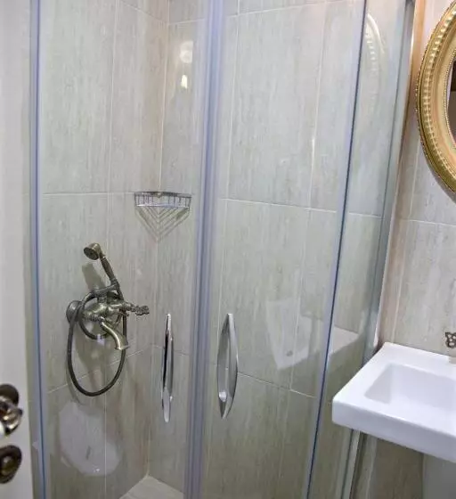 اتاق استاندارد سه نفره, Kadi Konagi Thermal