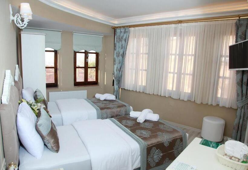 اتاق استاندارد سه نفره, Kadi Konagi Thermal