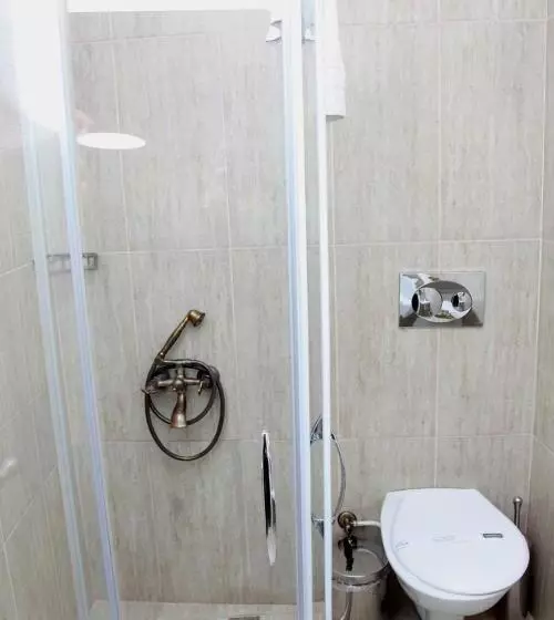 اتاق خانوادگی, Kadi Konagi Thermal