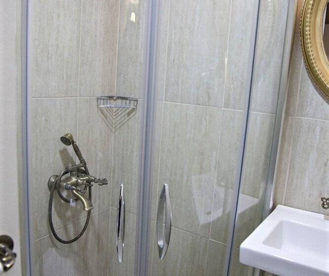 اتاق استاندارد یک نفره, Kadi Konagi Thermal