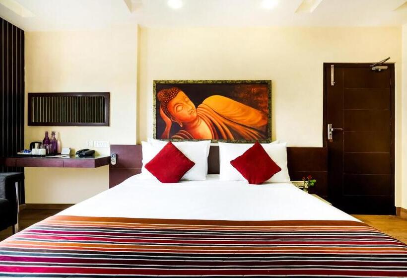 اتاق خانوادگی, Mount Embassy